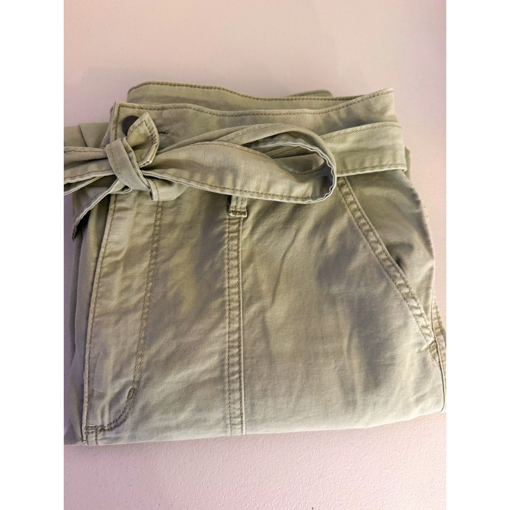 Universal Thread Women's Green Capri Pants Flat Front Pockets Stretch Zip Tie 12